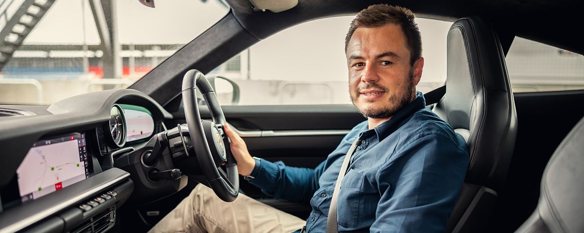 Motoring journalist Paul Maric sitting inside a Porsche 911